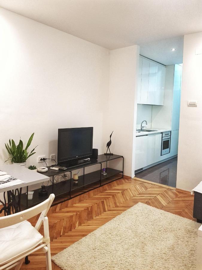 Uma- Urban Mini Apartment 스코페 외부 사진
